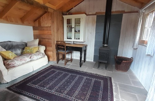 Craswall Cabin | Cosy Mountain Hut, In the Black Mountains near Hay on Wye.Sleeps 2