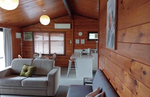 Rotorua House | Comfortable Stay in Central Rotorua - Pet Friendly Retreat