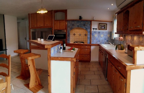 Figari House | Serene Retreat: Cozy Nest Near Sea and Mountains, 10/10 Rated