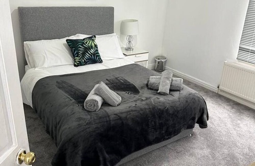 Thurnscoe House | Cozy Nest Getaways: Family-Friendly 3-Bedroom Retreat