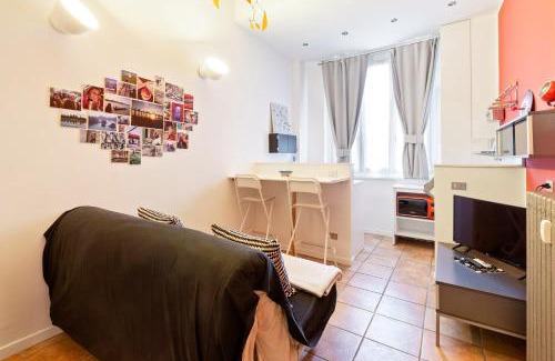 La Fontana Apartment | Budget-Friendly Cosy Nest in Isola District's Heart