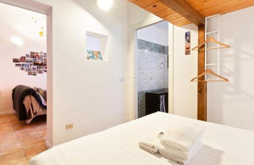 La Fontana Apartment | Budget-Friendly Cosy Nest in Isola District's Heart