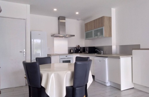 Pont-Saint-Esprit Villa | Cozy Bungalow with Private Heated Pool & Ocean View