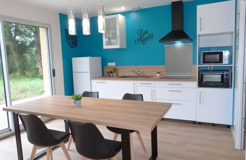 Saint-Pardoux Villa | Charming New House by the Lake with Pool and Breakfast