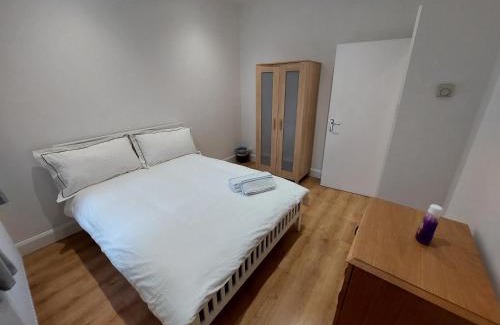 Kensal Green Apartment | Family-Friendly Apartment Near Westfield Shepherd's Bush