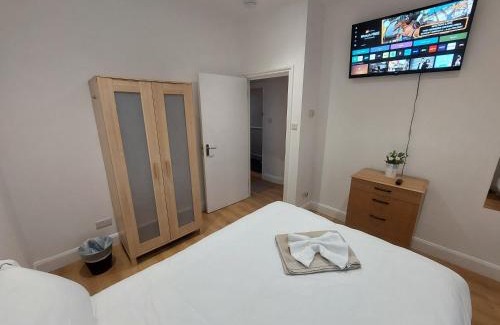 Kensal Green Apartment | Family-Friendly Apartment Near Westfield Shepherd's Bush