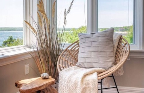 Hunts Point Cottage | Cozy Oceanfront Cottage with Private Hot Tub & Spa Amenities
