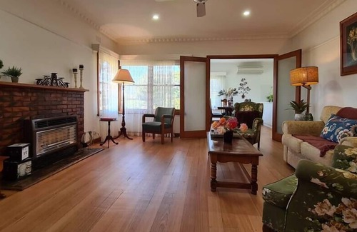 Highton House | Cosy on Cuthbert, Highton