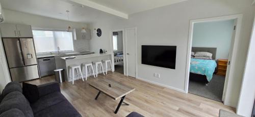 Mangakino Apartment | Charming Stay at Cosy on Korari, Mangakino - Rated 9.4!
