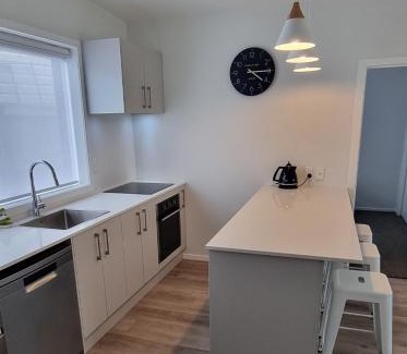 Mangakino Apartment | Charming Stay at Cosy on Korari, Mangakino - Rated 9.4!
