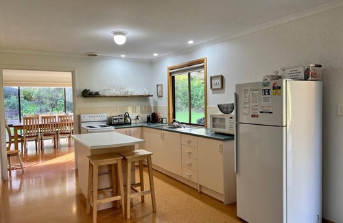 Waterhouse House | Highly Rated Cosy On Tobruk: Lake View & Family Friendly