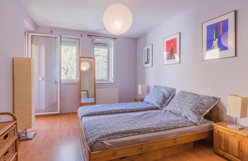 Ferencvaros Apartment | Charming Pet-Friendly Flat with Balcony at Orczy Garden