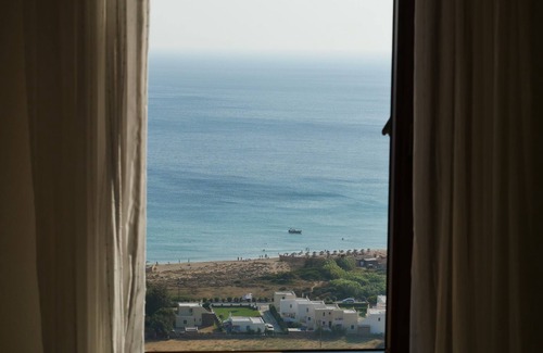 Gavrio House | Discover Philoxenia: Prime Location with Breathtaking Views