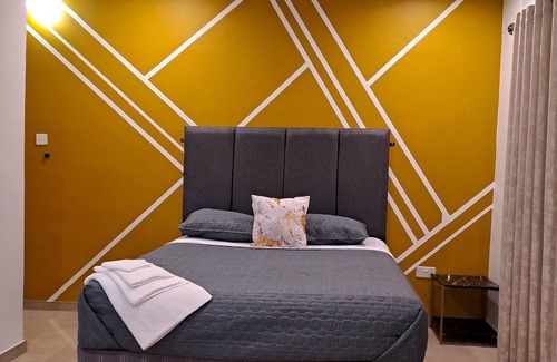 Victoria Falls Cabin | Comfortable Hotel Near Highway for Easy VicFalls Access