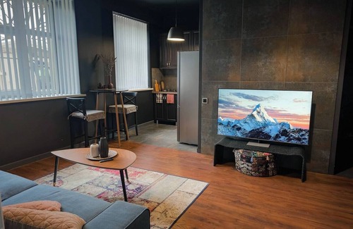Maskavas Forstate House | Inviting Retreat Close to City Centre with Spa & Breakfast