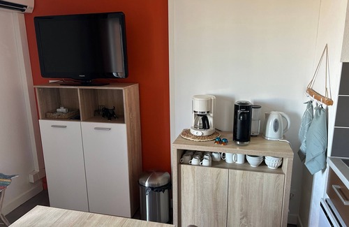 Sete Apartment | Cozy Gaïa: Stylish Apartment with Shared Pool & Ocean Views