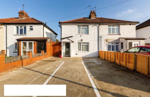 The Wrythe Apartment | Charming Private Flat in London with Free Parking & Kids Welcome