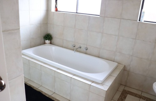 North Tamworth House | Charming Private Retreat Near Town with Ocean Views