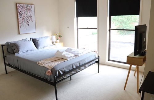 North Tamworth House | Charming Private Retreat Near Town with Ocean Views