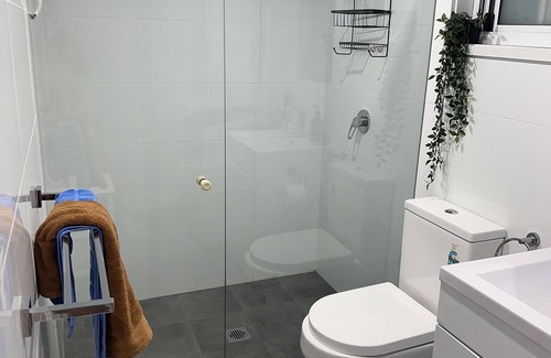 Five Dock Apartment | Cozy Private Studio in Five Dock with Spa & Breakfast