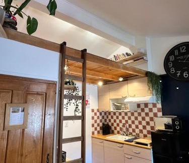 Belgentier Apartment | Inviting Provençal Retreat: Guest Rated 9.2/10, Family-Friendly