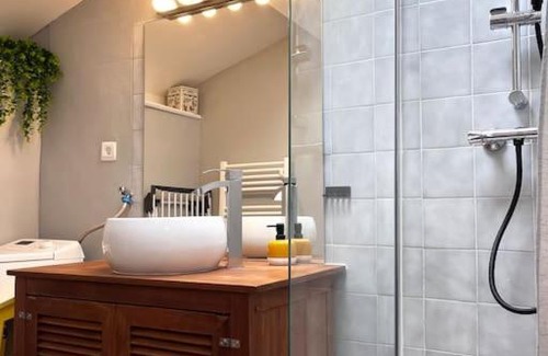 Belgentier Apartment | Inviting Provençal Retreat: Guest Rated 9.2/10, Family-Friendly