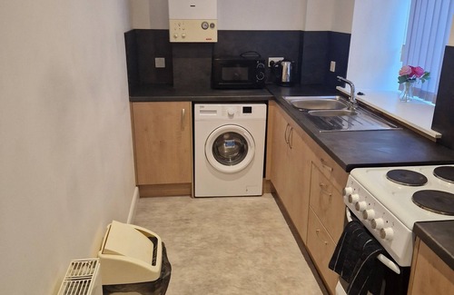 Shotts Apartment | Inviting Pub Flat in Shotts: Perfect for Families & Pets
