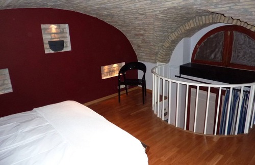 Belvaros - Lipotvaros Apartment | Serene Apartment Steps from Chain Bridge & Basilica - 9.6/10