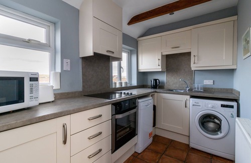 Sea Palling Cottage | Quirky Coastal Cottage - Guest Rated 10/10, Pet Friendly!