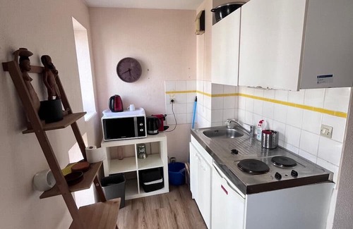 Neudorf Est Apartment | Cozy Apartment in Strasbourg Neudorf with Kitchen & Wifi
