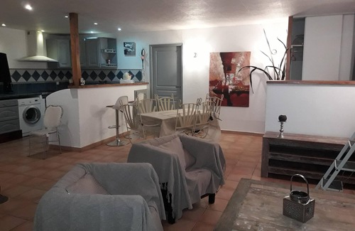 Maillane Cottage | Inviting Stay at the Foot of the Alpilles with Pool Access