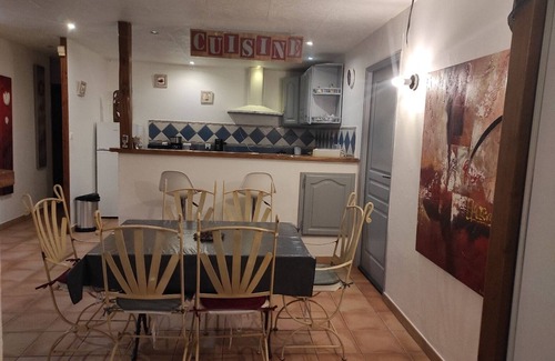 Maillane Cottage | Inviting Stay at the Foot of the Alpilles with Pool Access