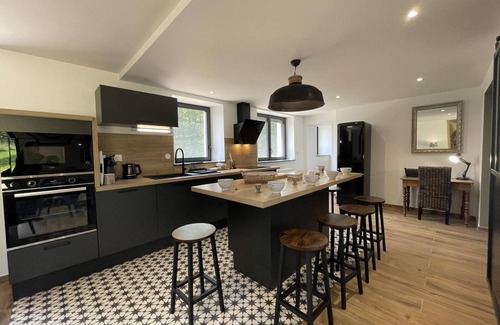 Cerilly Cottage | Gite Cérilly: Family-Friendly Retreat with Spa & Breakfast