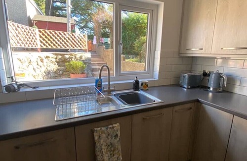Llanystumdwy Cottage | Pet-Friendly Escape at The Fishermans Cottage in Snowdonia