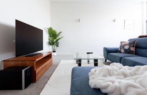Riverside Apartment | Cosy Riverside Escape with River Views