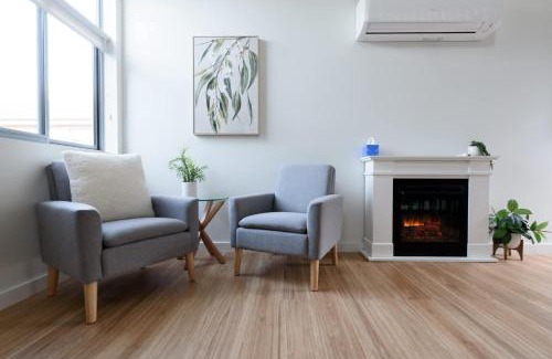 Riverside Apartment | Cosy Riverside Escape with River Views