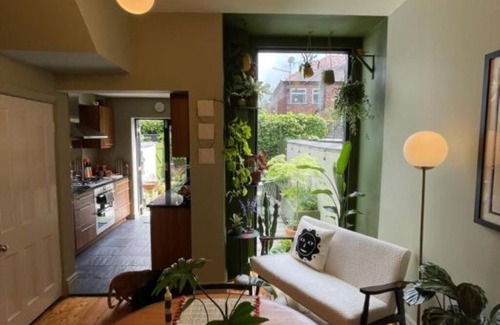 Trafford Apartment | Cosy Room In homestay