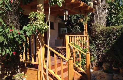 Herzliya House | Comfortable Room with Kitchen Near IDC in Herzelyia Center
