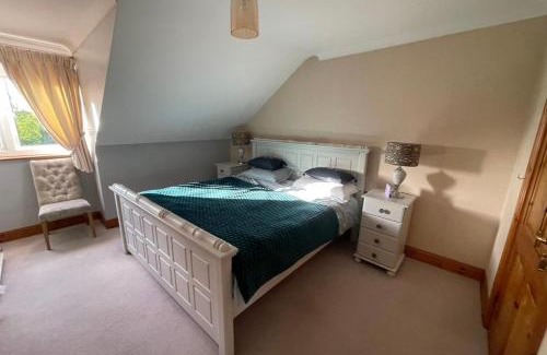 Roscoe House | Cozy Stone Cottage Rooms with Breakfast & 10/10 Guest Rating