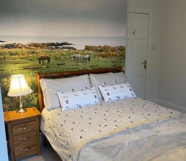 Roscoe House | Cozy Stone Cottage Rooms with Breakfast & 10/10 Guest Rating