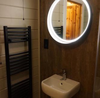Killin Cabin | Inviting Rowan Woodland Lodge with Hot Tub & Breakfast