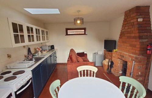 Chelmondiston House | Charming Rural Barn Conversion Near Pin Mill: Pet Friendly
