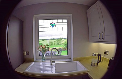 Berwick-upon-Tweed Cottage | Inviting Rural Retreat with Panoramic Ocean and Hill Views