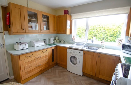 Penryn House | Inviting Rural Bungalow in Cornwall with Spa & Hot Tub