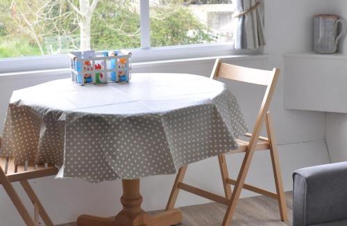 Shaftesbury House | Charming Goldhill Glamping Lodge with Pet-Friendly Amenities