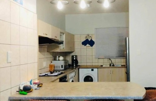 Rand Rifles Apartment | Serene Sea-View Apartment in a Safe Neighborhood