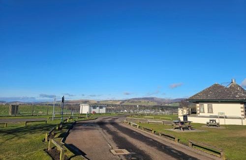 Kirriemuir Apartment | Welcoming Self-Contained Flat in Kirriemuir - Pet Friendly