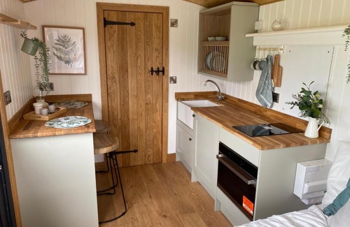 Grinshill Other | Cozy Shepherd's Hut with Breakfast near Shrewsbury
