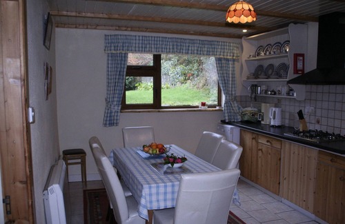 Ardnatrush Cottage | Charming Oceanfront Cottage in Ballylickey with Spa Access