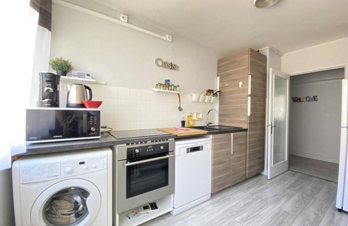 Sablon - Trudaine Apartment | Cozy 3-Bedroom Retreat with Workspaces and Breakfast